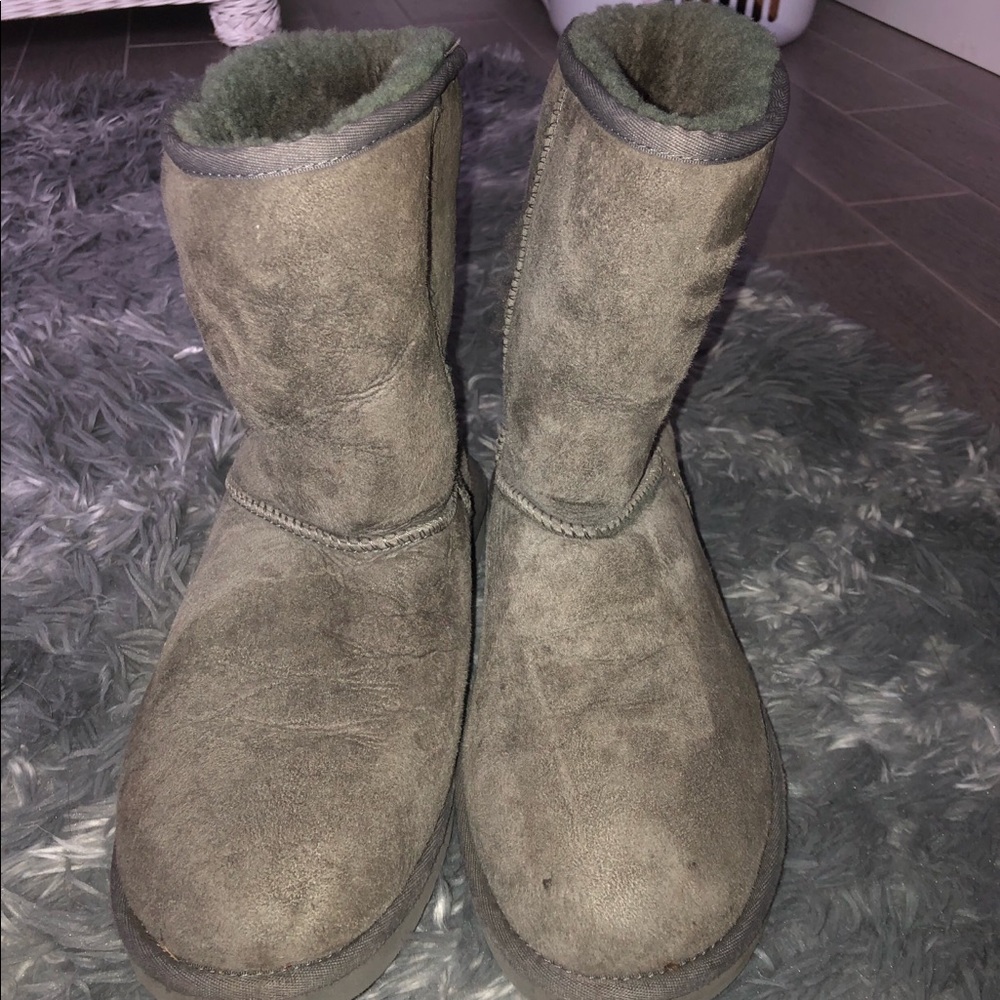 Grey ugg boots